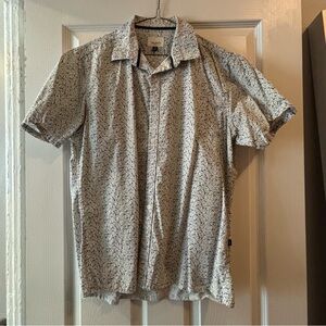 Men's White and Blue Patterned Short Sleeved Button-Down Shirt